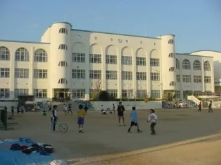 Motoyama Dai Ni school front