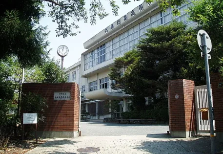 Hyogo Community High School image of the front gate